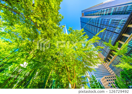 日本東京城市景觀，俯瞰大手町森林和其他地區。煥發新綠的商業區…邁向新時代…=28 126729492