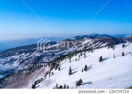 【高原素材】初夏清晨，積雪未盡的澀谷景色【群馬縣】 126734719
