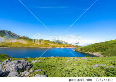 [Mountain material] Hakuba Oike Pond in early autumn [Nagano Prefecture] 126735108