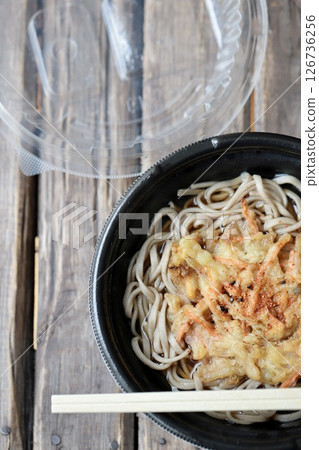 Takeaway Tempura Soba that can be heated in the microwave 126736256