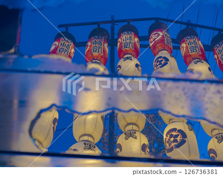 駒形燈籠倒映在水中 駒形燈籠倒映在水中 126736381