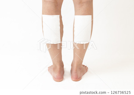 Woman's leg with a compress 126736525
