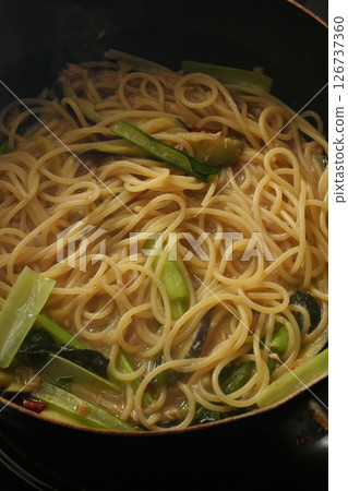 烹飪鮪魚和小松義大利麵 126737360