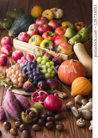 秋季蔬菜和水果 126738053