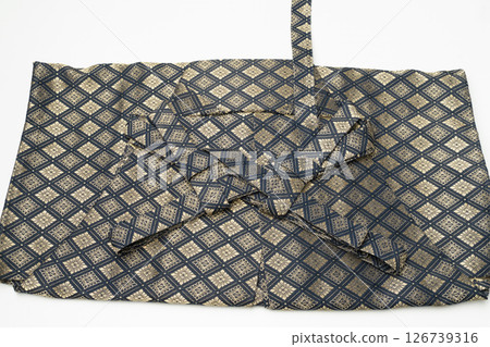 男士袴:如何折袴帶 男士袴:如何折袴帶 126739316