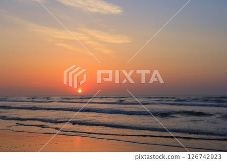 beautiful beach sunrise 126742923