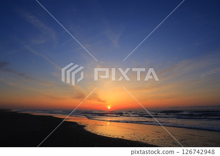 beautiful beach sunrise 126742948