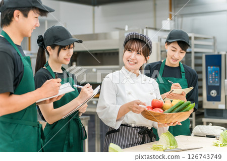 A female instructor (food coordinator/registered dietitian) who teaches at cooking seminars and study groups 126743749