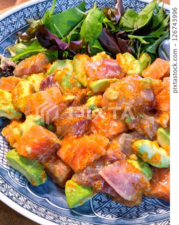 大型拼盤派對菜單:Poke 式沙拉 大型拼盤派對菜單:Poke 式沙拉 126743996