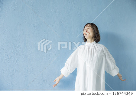 A smiling senior woman 126744349