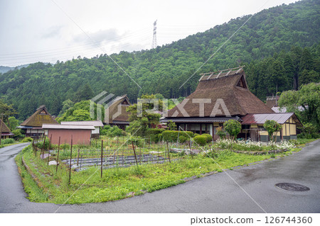 京都美山茅吹村風景 京都美山茅吹村風景 126744360