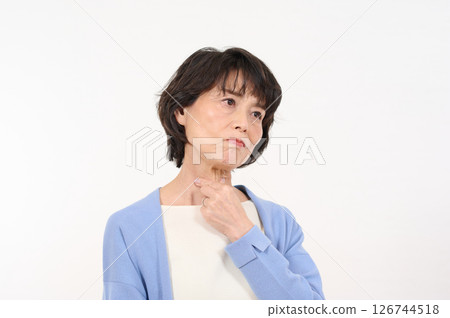 Senior woman suffering from sore throat 126744518