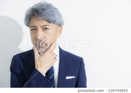 穿西裝的帥哥 穿西裝的帥哥 126744893
