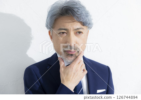 穿西裝的帥哥 穿西裝的帥哥 126744894