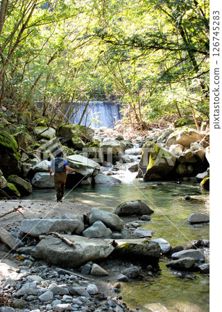 西丹澤諸久保澤的溪流釣魚 126745283