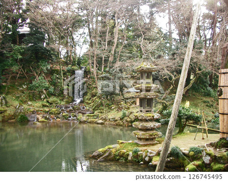 石川縣金澤市兼六園的葫蘆池 石川縣金澤市兼六園的葫蘆池 126745495