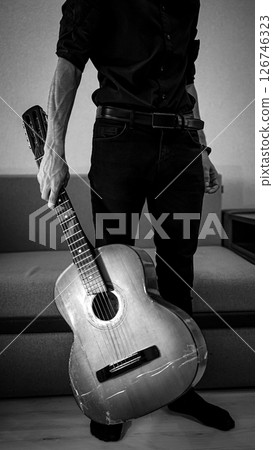 Artistic Strings: The Guitarist in the Lens 126746323