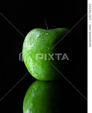 Wet droplets on green granny smith apple with black background 126746383