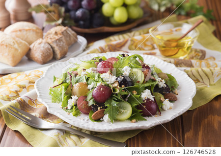 葡萄和起司沙拉 126746528