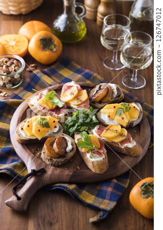 Persimmon tartine 126747012