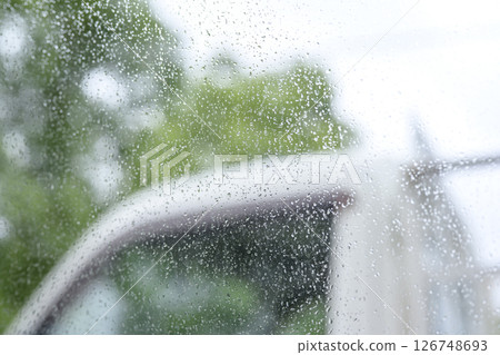 下雨天 車窗 停車場 雨季 初夏 天氣 五月 六月 126748693