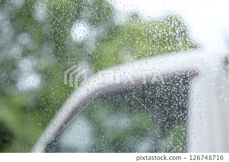 下雨天 車窗 停車場 雨季 初夏 天氣 五月 六月 126748716