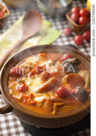 Western-style tomato cheese hotpot Western-style tomato cheese hotpot 126749096