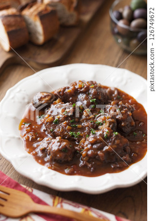 Braised snack meat with red wine 126749672