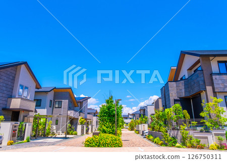 沒有電線桿的安靜住宅區 126750311