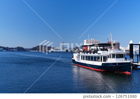 Yokosuka Port scenery with sightseeing boats Yokosuka Port scenery with sightseeing boats 126751080