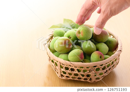Still life of fresh green plums and a bamboo basket | Early summer Japanese ingredients Still life of fresh green plums and a bamboo basket | Early summer Japanese ingredients 126751193