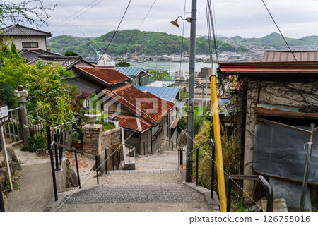 <Hiroshima Prefecture> Onomichi, a hilly town 126755016