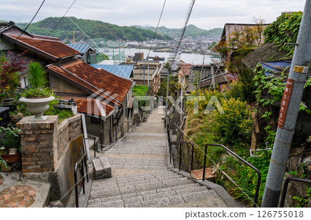 <Hiroshima Prefecture> Onomichi, a hilly town 126755018