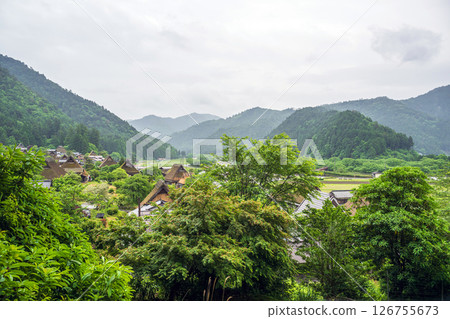 京都美山茅吹村風景 126755673