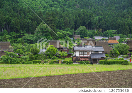 京都美山茅吹村風景 126755686