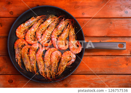 grilled shrimp seafood in round pan 126757536