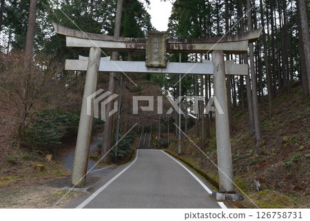 猿丸神社的抗癌鳥居 猿丸神社的抗癌鳥居 126758731