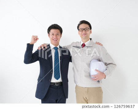一名穿西裝的男子和一名穿著工作服的男子的肖像 一名穿西裝的男子和一名穿著工作服的男子的肖像 126759637