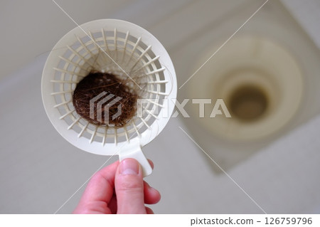 浴室排水管掉頭髮 126759796