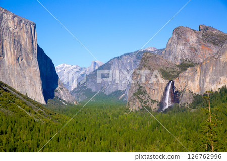 Yosemite el Capitan and Half Dome in California Yosemite el Capitan and Half Dome in California 126762996
