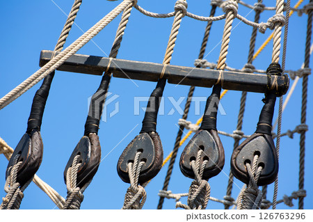 Vintage wooden boat pulley and ropes detail Vintage wooden boat pulley and ropes detail 126763296
