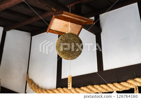 Hakutsuru Sake Brewery, located in Mikagego, one of the Nada Gogo districts. Hakutsuru Sake Brewery Museum (group tour course). The cedar ball (Sakebayashi) at the entrance was a gift from Ogami Shrine. 126764160