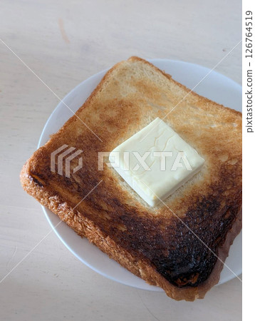 早餐是烤麵包和奶油 早餐是烤麵包和奶油 126764519