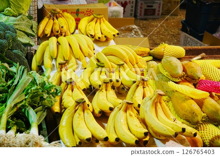 市面上販售的香蕉 市面上販售的香蕉 126765403