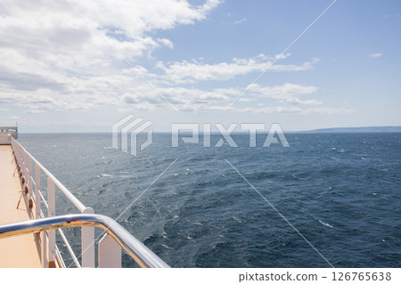 從渡輪欣賞太平洋的景色 126765638