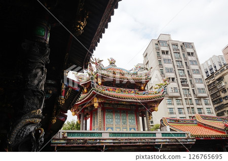 龍山寺,台北最古老的寺廟 龍山寺,台北最古老的寺廟 126765695