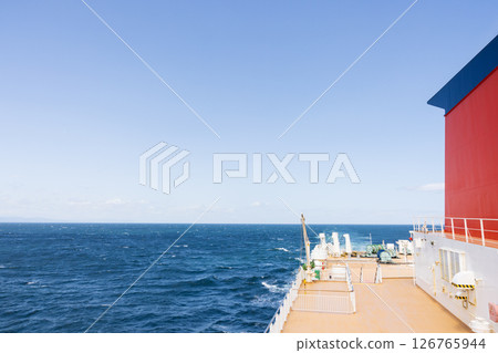 View of the Pacific Ocean from a ferry 126765944