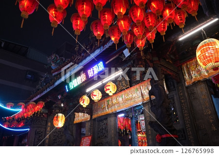 台灣台北士林市場或士林夜市士林慈祥寺 台灣台北士林市場或士林夜市士林慈祥寺 126765998