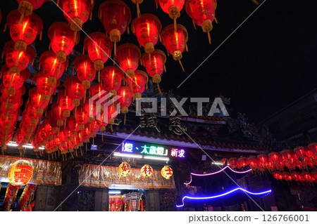 Taiwan Taipei Shilin Market or Shilin Night Market Shilin Cixiang Temple 126766001