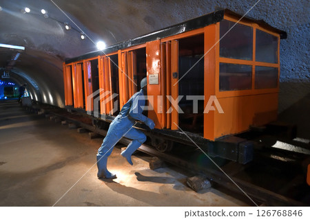 青函隧道隧道、隧道體驗、水平載人車(運送工人的車輛) 青函隧道隧道、隧道體驗、水平載人車(運送工人的車輛) 126768846